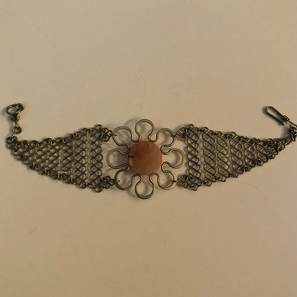 Chainmail Flower Bracelet with Pink Stone Groovy - Picture 7 of 12